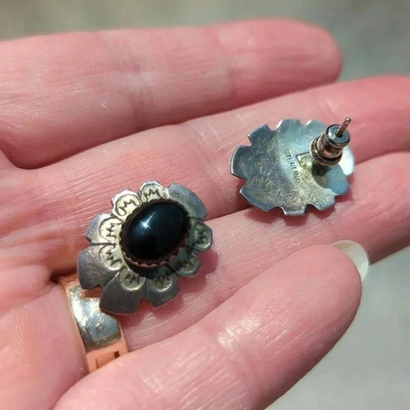 Navajo Silver Onyx Earrings - Picture 5 of 5